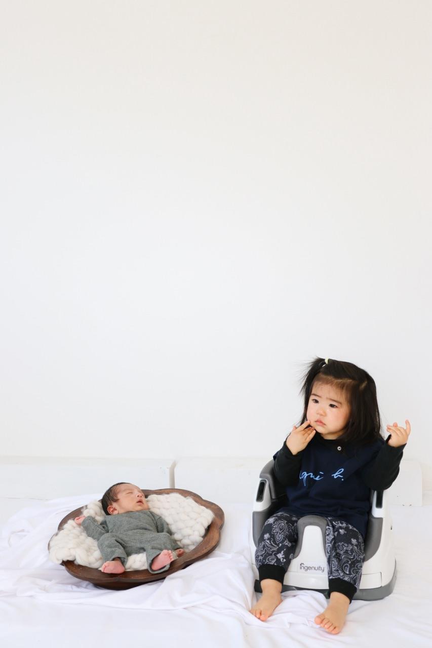 幼いきょうだいの写真