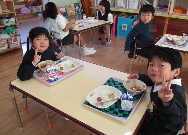 たくさん食べて間食した子どもは、おかわりをしてモリモリ食べていました。