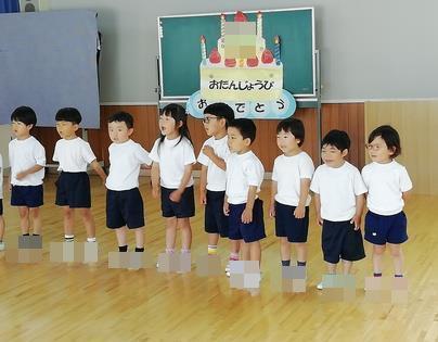 年少組は『かたつむり』の歌をうたっています。