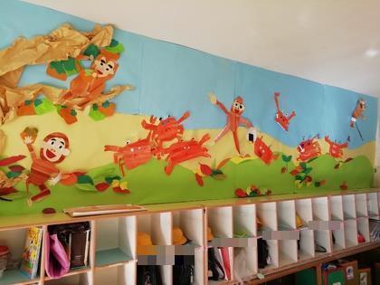 猿蟹合戦の壁面の写真です