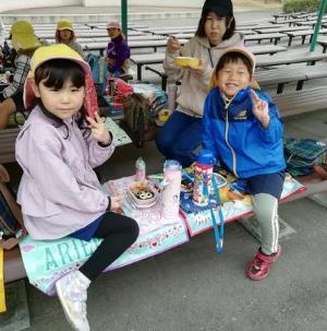 お弁当を食べる