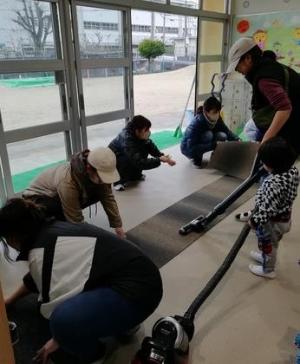 大掃除をしている