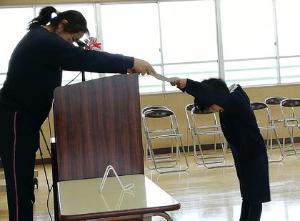 証書をもらう