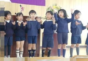 思い出の歌を歌う