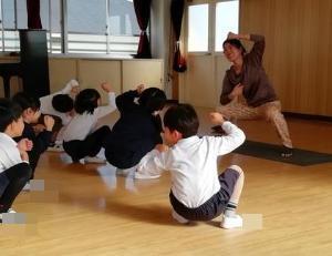 ゴリラのポーズ