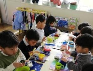昼食を食べる