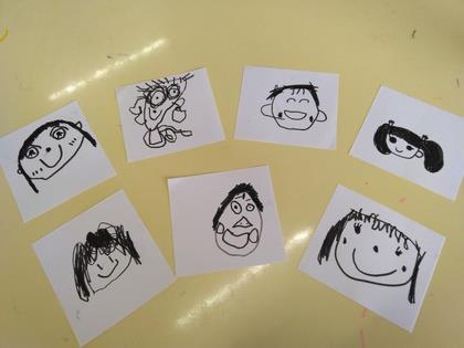 子どもたちの描いた自分の顔