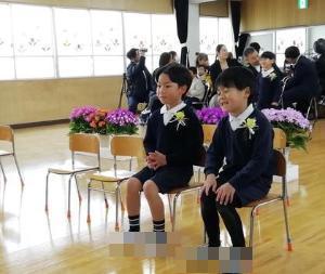 入場する