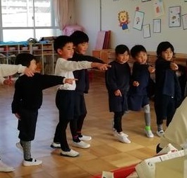 物語の登場人物になって表現しています
