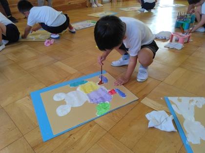 絵の具でしろくまくんを描いたよ