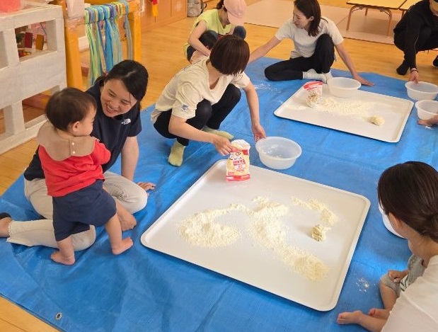 小麦粉粘土あそび