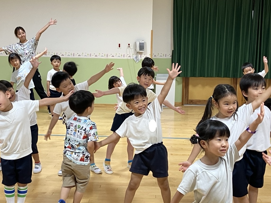 ヒップホップをおどる子どもたち