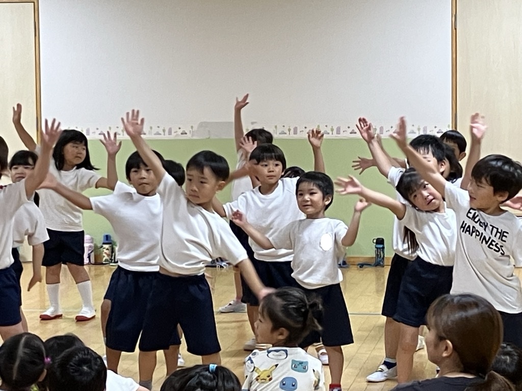 ヒップホップをおどる子ども達
