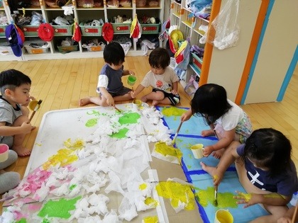 かき氷の壁面づくり
