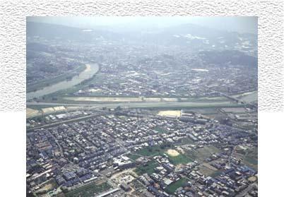 空からみた国府遺跡