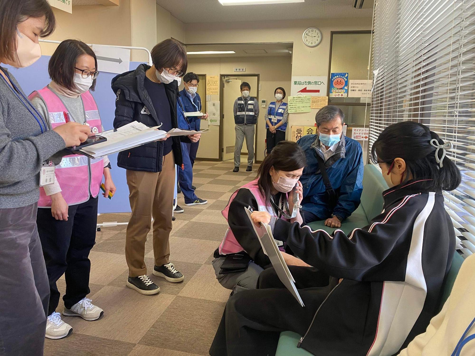 患者の受け入れ要請の様子