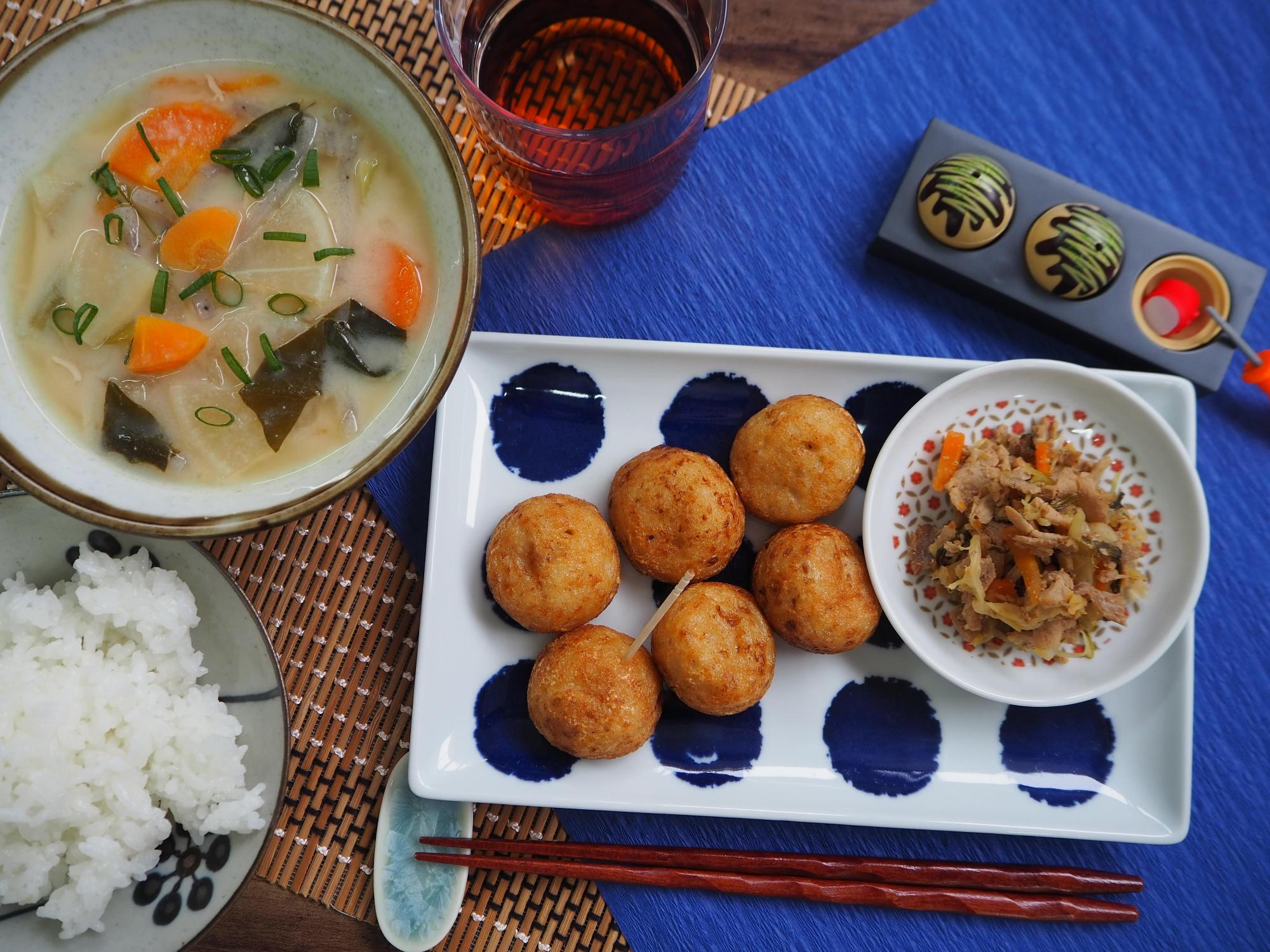 かす汁、たこやき、豚肉と水菜のポン酢炒め