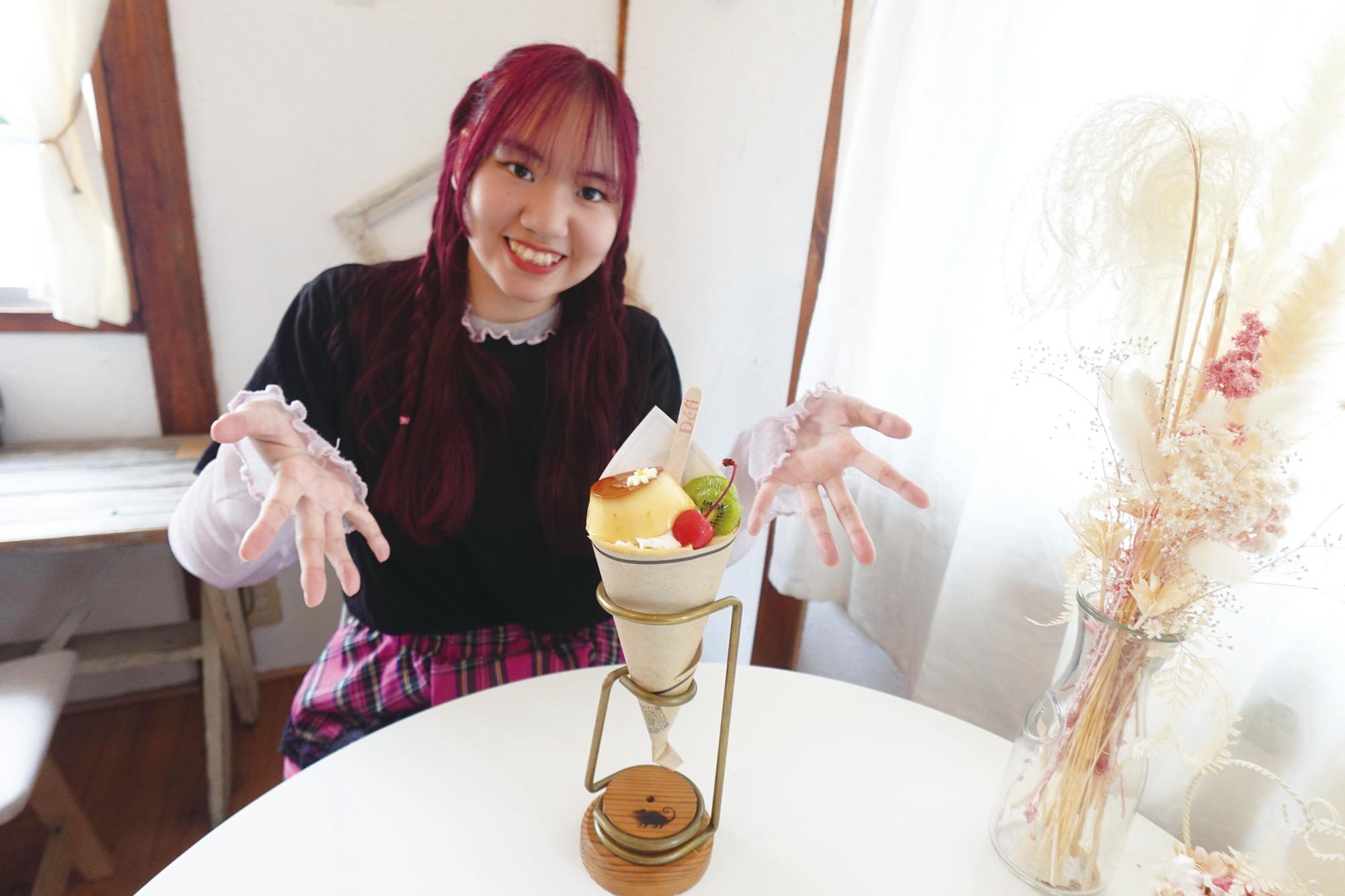 クレープと学生の写真