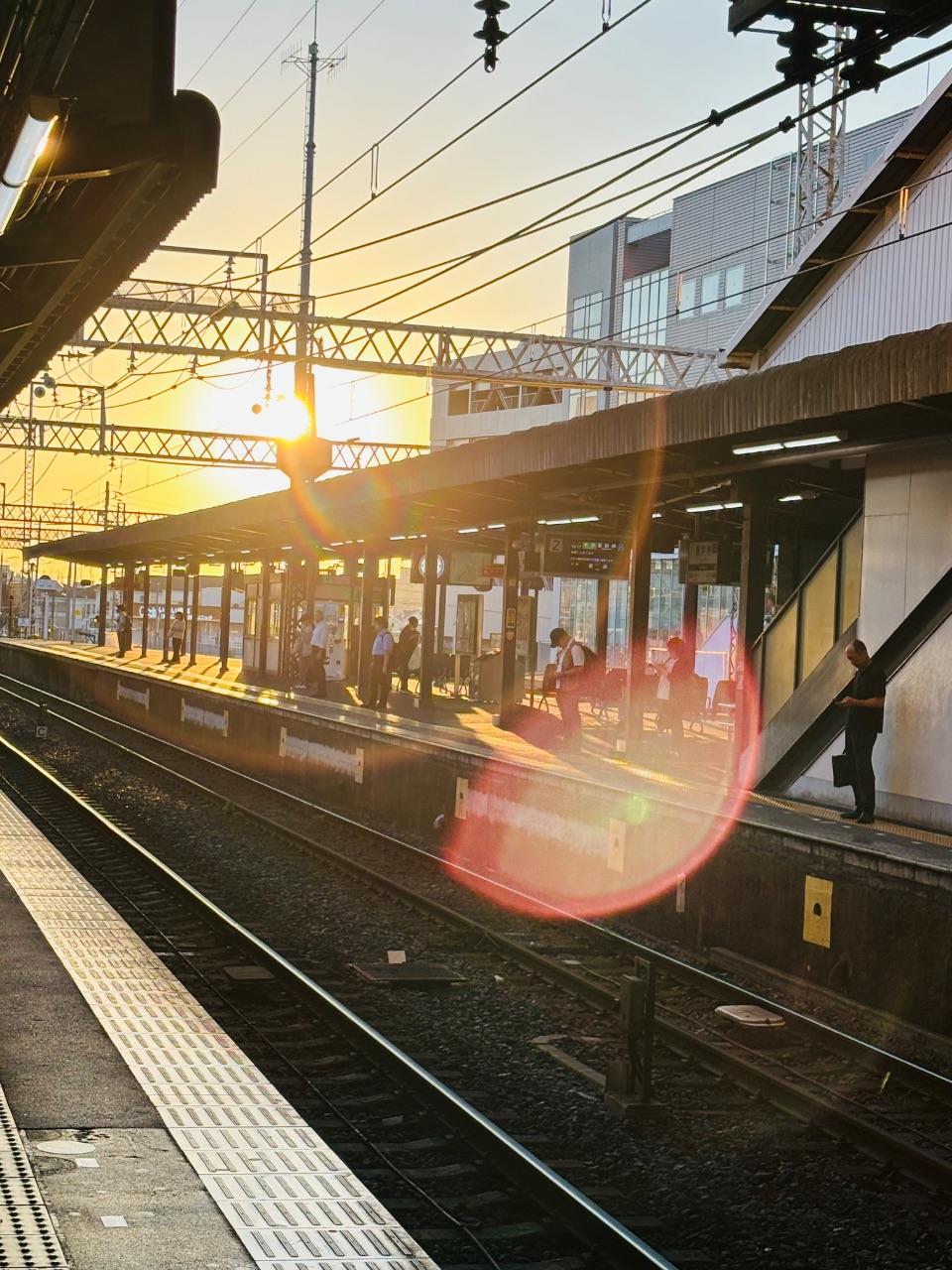 夕暮れの駅