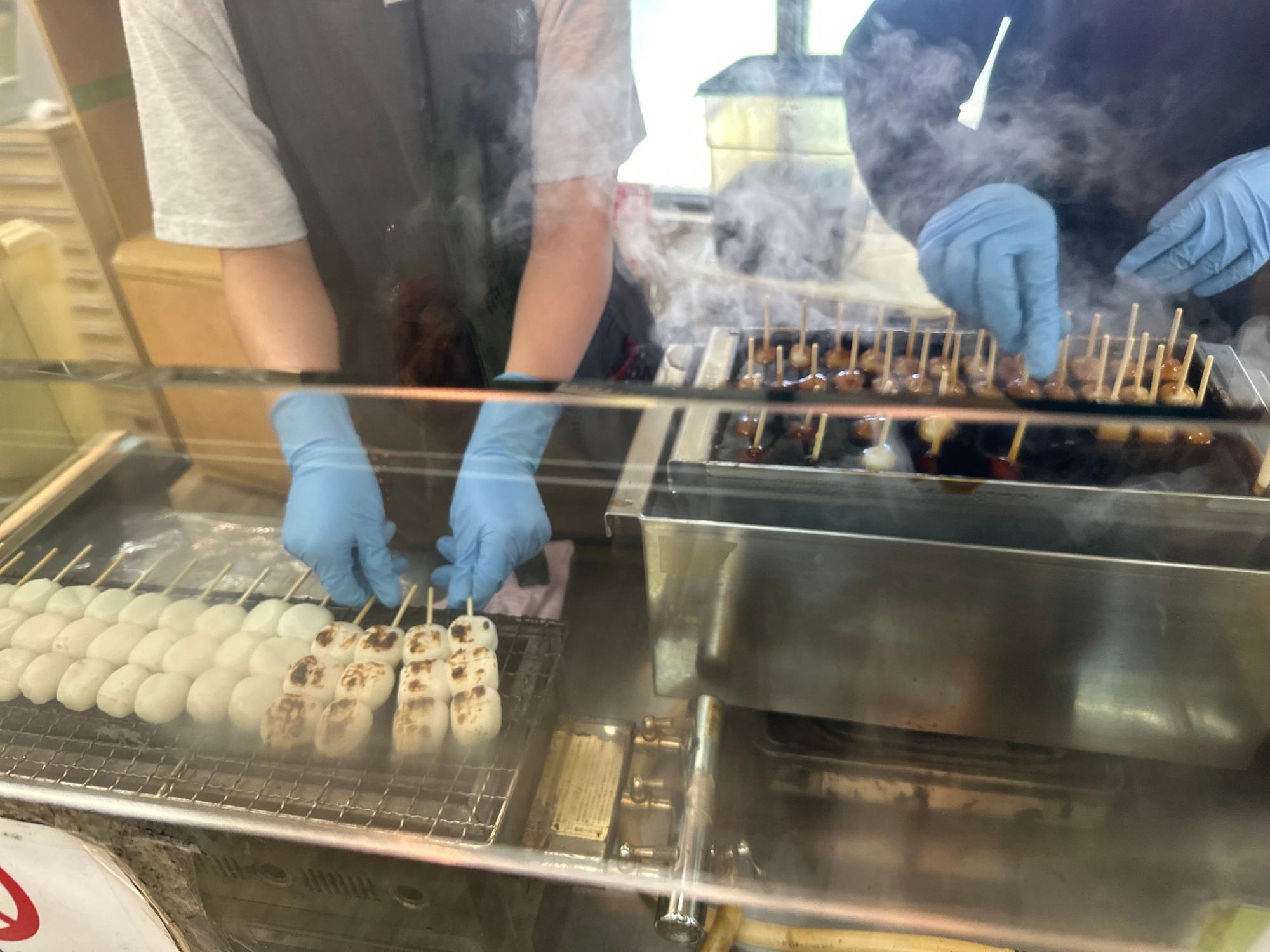 みたらしだんご焼き上がり