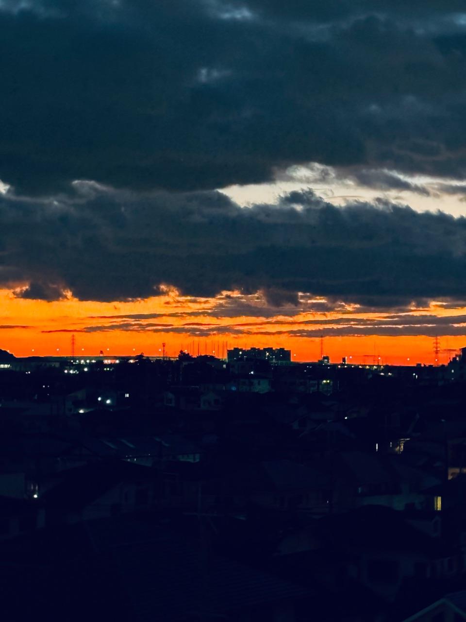 夕暮れ時の市内