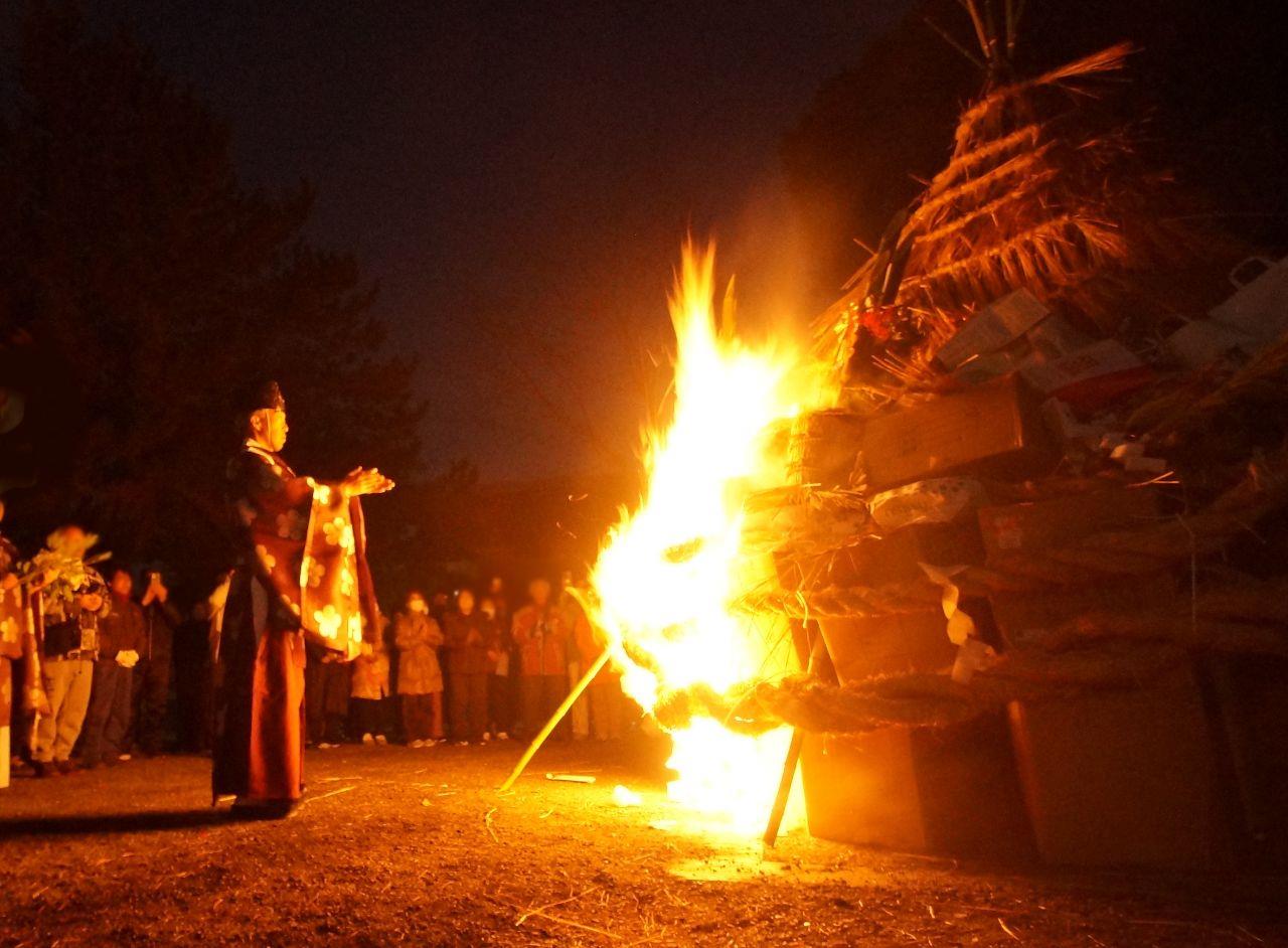 道明寺天満宮の左義長