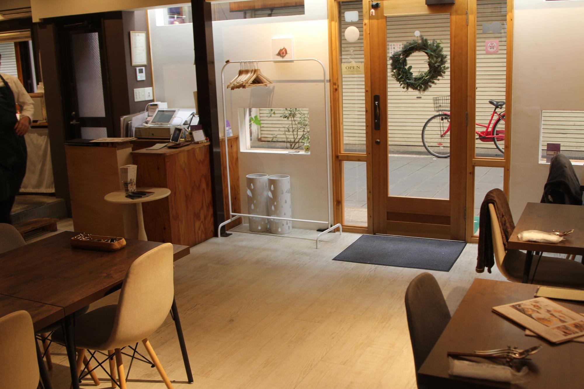 温かみのある店内