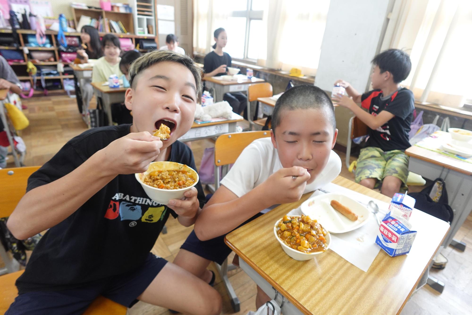 給食の様子3
