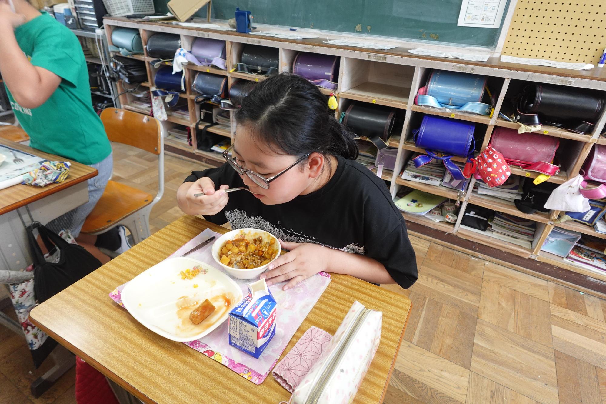 給食の様子4