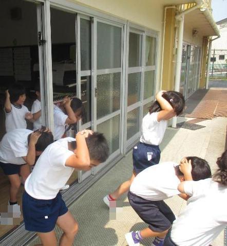 素早く避難しています。