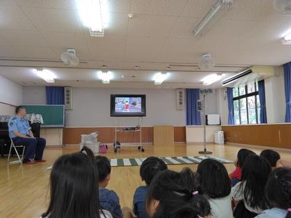 ビデオを見て学んでいます。