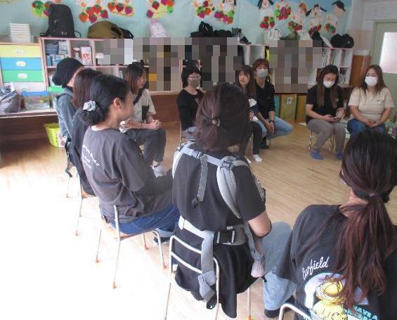 学級懇談会で保育で大切にしていることを担任から保護者に伝えています。
