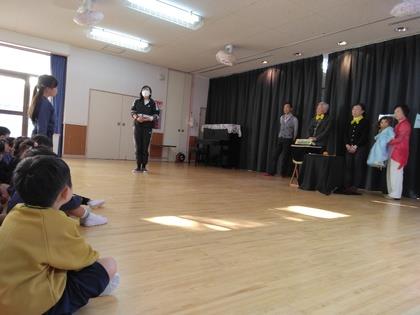 聞きたいことを質問しています。