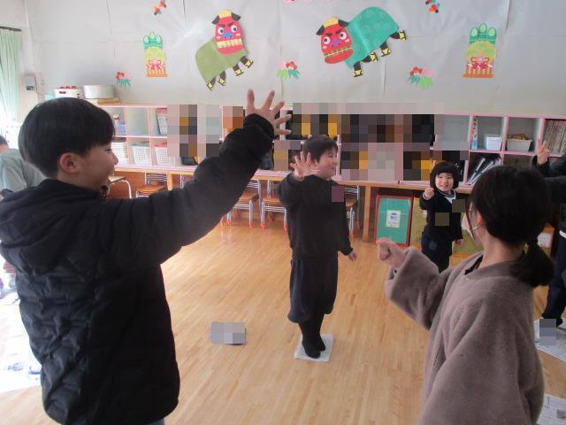 新聞じゃんけんゲームを楽しんでいます。