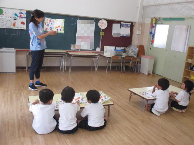 月刊絵本を読んでもらっています。