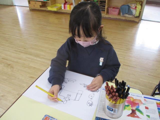 劇遊びの印象画を描いています。