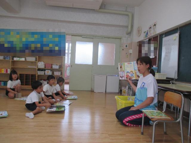 月刊絵本を読んでもらっています。