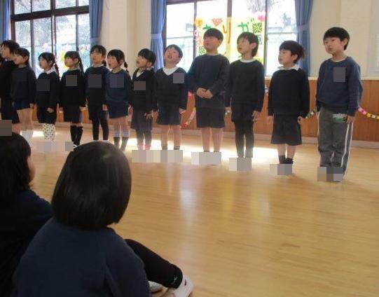 年長組が歌っています。
