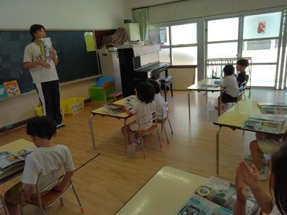 月刊絵本を読んでもらっています。