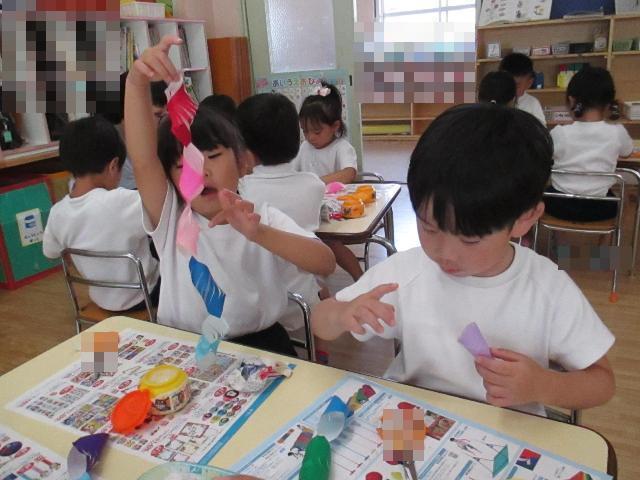 貝がらつなぎを長くつなげています。