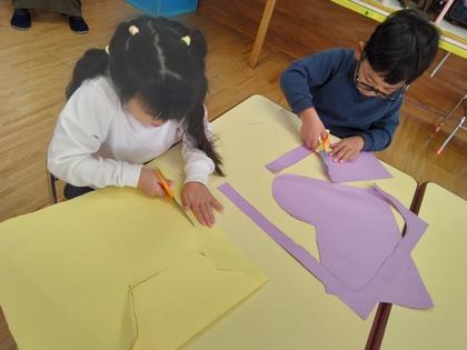 12月の壁面装飾を作っています。