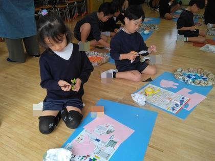 温泉に浸かっている動物を作っています。