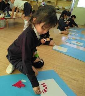 クリスマスモチーフのキャンディーを作っています。