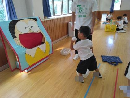 夏季保育でボール投げあそびをしました
