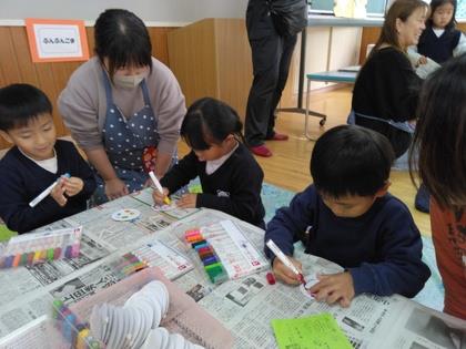 ぶんぶんゴマを作っています。