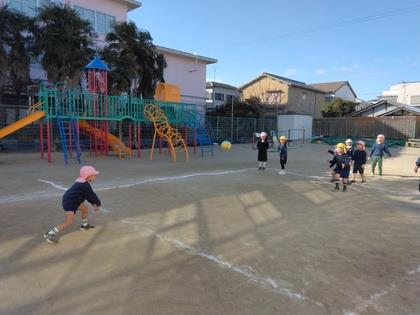 狙ったところに強いボールを投げています。