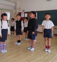 歌をうたっています。