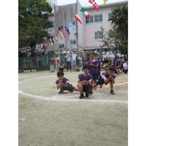 忍者の表現遊びをしています。