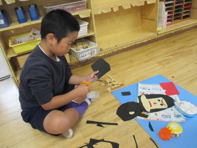 運動会でリズム表現をしたこすもすを題材に、忍者を作っています。