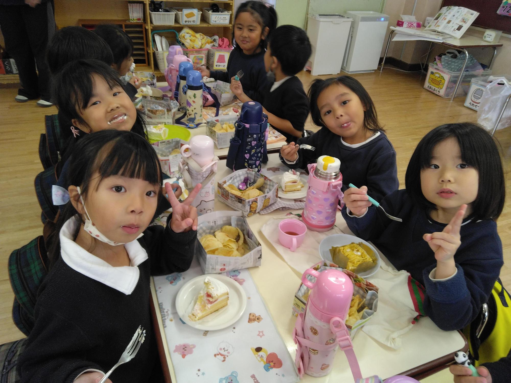 パーティーでケーキをいただきました